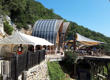 france/languedoc-coast/attraction/grotte-de-la-salamandre