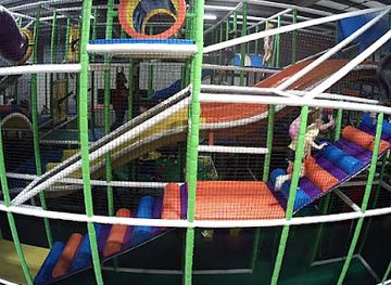oklahoma/edmond/attraction/breakaway-indoor-playground