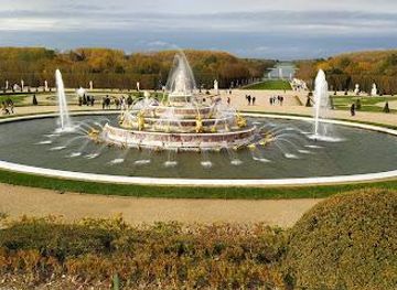 france/paris/attraction/latona-s-pool-and-parterre