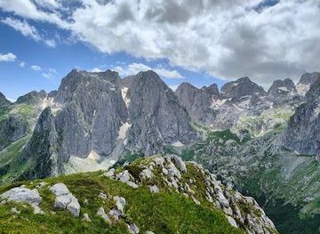 kosovo/peja/attraction/valusnica