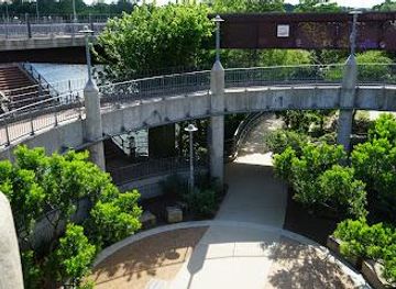 texas/austin/attraction/pfluger-pedestrian-bridge