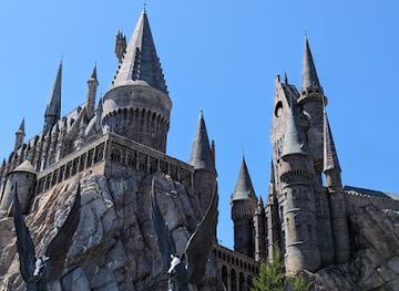 florida/southwest-florida/attraction/the-wizarding-world-of-harry-potter-hogsmeade