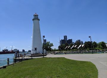 michigan/detroit/attraction/milliken-state-park-lighthouse