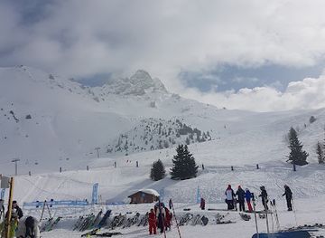 france/courchevel/attraction/slalom-parallele-altiport-meribel-les-3-vallees