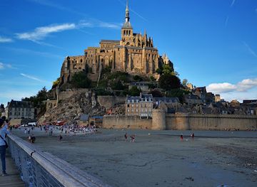 france/mont-saint-michel/attraction/jardins-de-la-croix-de-jerusalem-le-mont-saint-michel