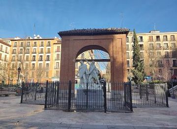 spain/madrid/attraction/plaza-del-dos-de-mayo