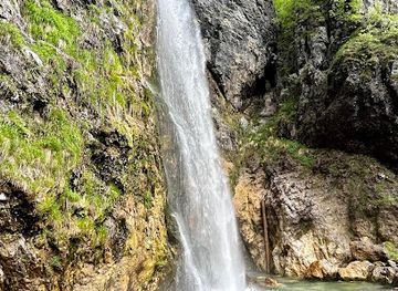 albania/theth-national-park/attraction/waterfall-theth