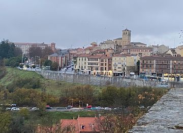 spain/segovia/attraction/fuente-de-la-plaza-de-colmenares