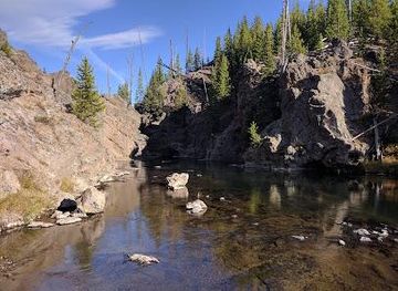 montana/yellowstone-national-park/attraction/firehole-river-swimming-area