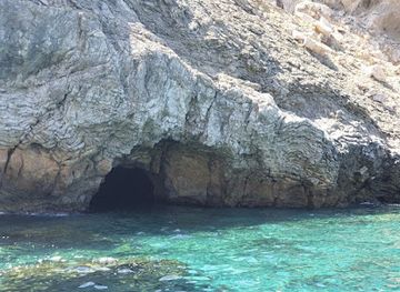 greece/dodecanese/attraction/seal-cave