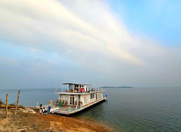 bangladesh/rangamati/attraction/mayaleen-floating-villa