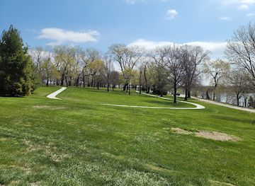 nebraska/omaha/attraction/standing-bear-lake