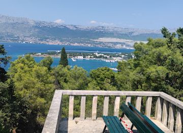 croatia/split/meje/attraction/kastelanska-vidilica