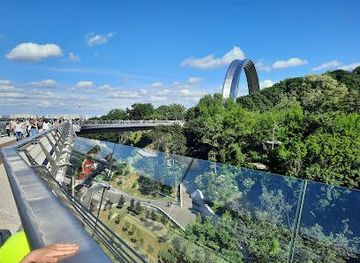 ukraine/kyiv/attraction/pedestrian-cycling-bridge