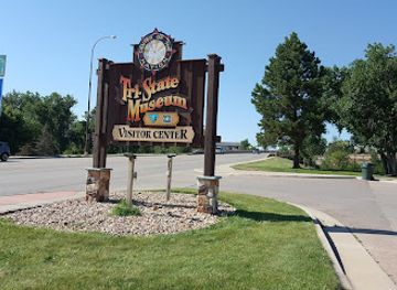 south-dakota/belle-fourche-reservoir/attraction/geographic-center-of-the-nation-monument