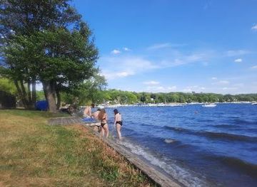 wisconsin/lake-geneva/attraction/williams-bay-beach