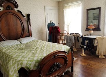 illinois/great-river-road/attraction/taille-de-noyer-house-florissant-valley-historical