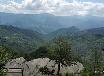 bulgaria/rhodopes/attraction/red-rock