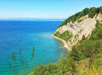 slovenia/nova-gorica/attraction/mesecev-zaliv