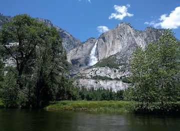 california/central-california/attraction/bridalveil-fall
