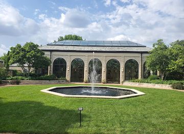 missouri/independence/attraction/the-ewing-and-muriel-kauffman-memorial-garden
