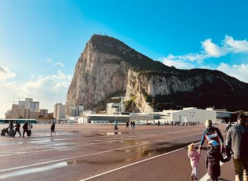 gibraltar/little-bay/attraction/gibraltar-airport-walkway