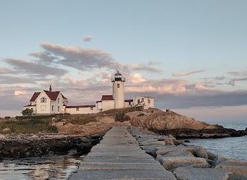 kansas/lawrence/attraction/eastern-point-lighthouse