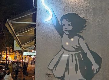 australia/brisbane/attraction/girl-with-balloon