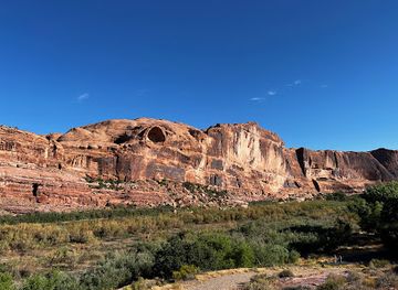 utah/canyonlands/attraction/updraft-arch