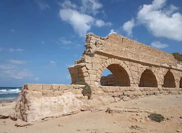 israel/caesarea/caesarea-national-park/attraction/caesarea-beach