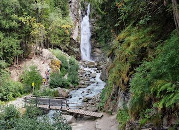 france/chamonix/attraction/the-dard-waterfall