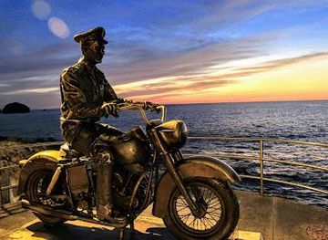 mexico/mazatlan/attraction/monumento-a-pedro-infante