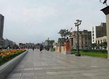 peru/lima/attraction/paseo-de-los-heroes-navales-plaza-grau