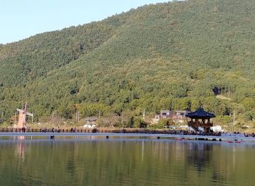 south-korea/north-gyeongsang-province/attraction/cheomseongdae-pink-muhly