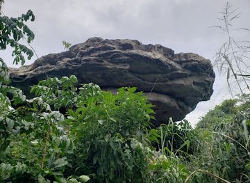 ghana/kwahu/attraction/umbrella-rock-asifaw