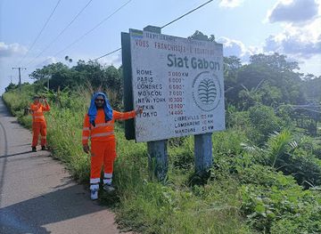 gabon/pongara-national-park/attraction/panneau-ligne-equateur