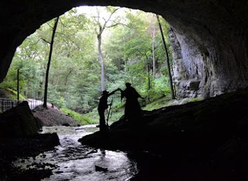 missouri/lake-of-the-ozarks/attraction/smallin-civil-war-cave