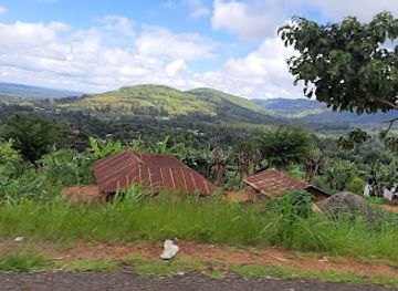 kenya/eastern-region/attraction/kituluni-gravity-magnetic-magic-hill