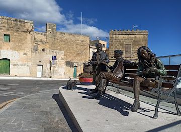 malta/xaghra/attraction/the-square-bench