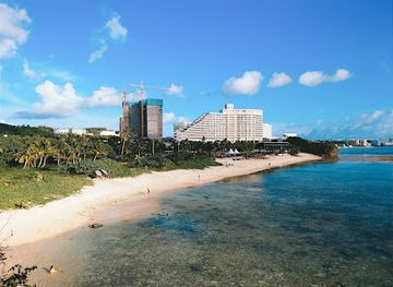 guam/tamuning-beach/attraction/gongna-beach-gun-emplacement