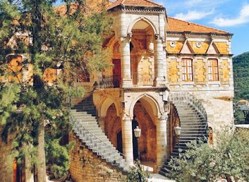 lebanon/deir-el-qamar/attraction/moukhtara-palace