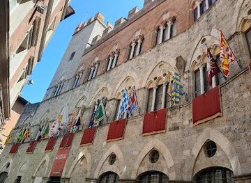 italy/montepulciano/attraction/palazzo-chigi-saracini