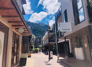 new-zealand/queenstown/attraction/milford-galleries-queenstown