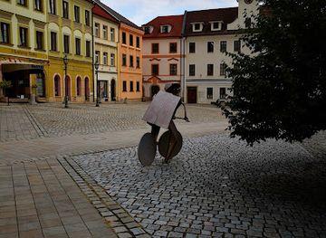 czechia/hradec-kralove/attraction/socha-cyklisty