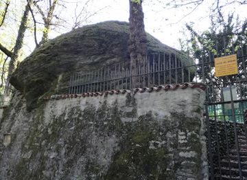 italy/brianza/attraction/monumento-naturale-regionale-del-sasso-di-guidino