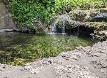 arkansas/arkansas-river-valley/attraction/hot-spring-above-ground-in-park