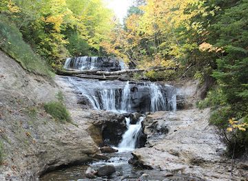 michigan/pictured-rocks-national-lakeshore/attraction/sable-falls