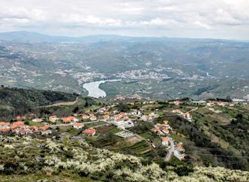 portugal/serra-do-marao/attraction/vista-panoramica-sobre-douro-vinhateiro