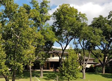 texas/central-texas/attraction/nalle-bunny-run-wildlife