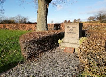 denmark/sonderborg/attraction/fallesgravene-pa-toppen-af-dybbol-banke